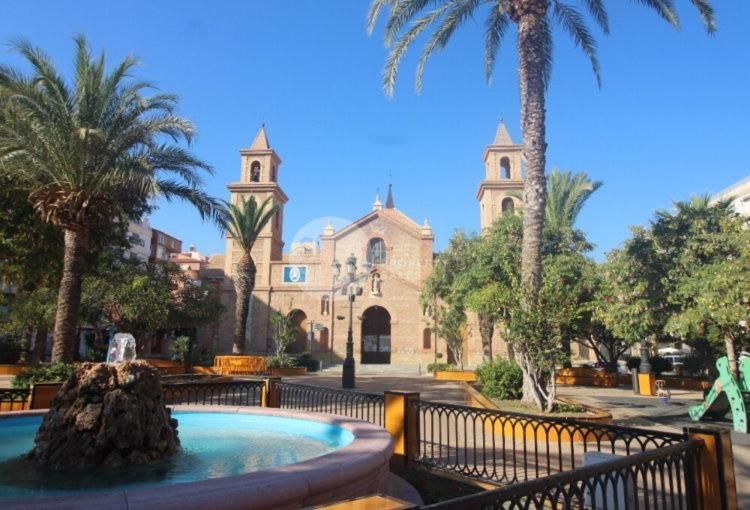 Beautiful Apartment Near Playa De Los Locos Torrevieja Exterior photo